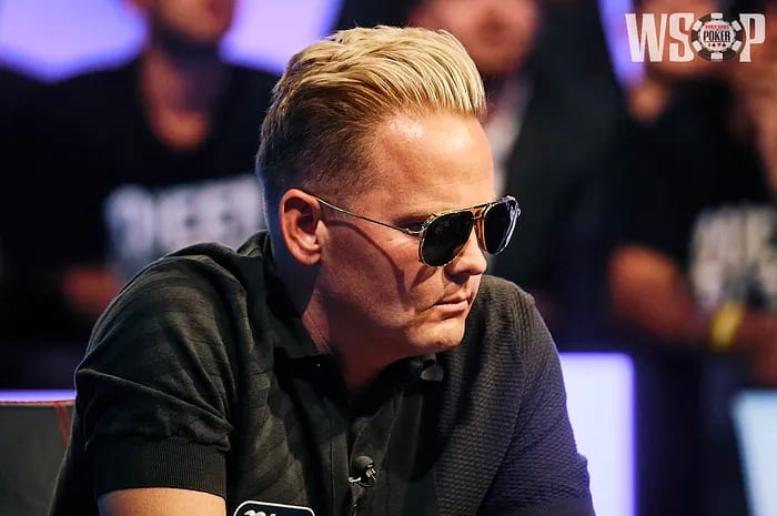 Une Main Étrange : Le Coup de Lauri Saaskilahti au Main Event du WSOP