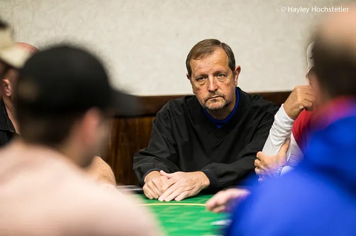 Tay Chơi Thất Bại Ngay Lượt Đầu Tiên Tại Ngày 1b WSOP 2026