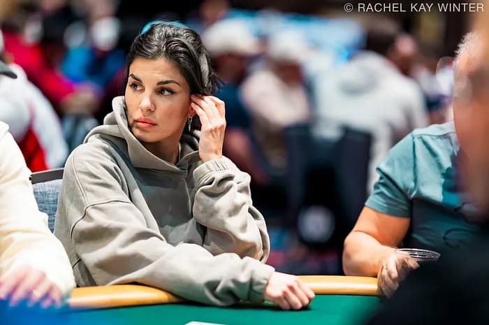 在2026年WSOP主赛事中,玩家因四条对抗满屋而惨遭淘汰