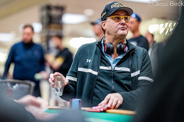 Філ Хелмут лідирує у фінальному турнірі WSOP, прагнучи 18-го браслета