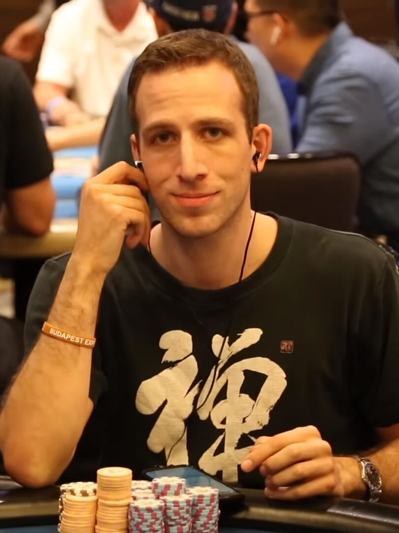 Бенни Глейзер выигрывает чемпионат игроков и девятый браслет WSOP